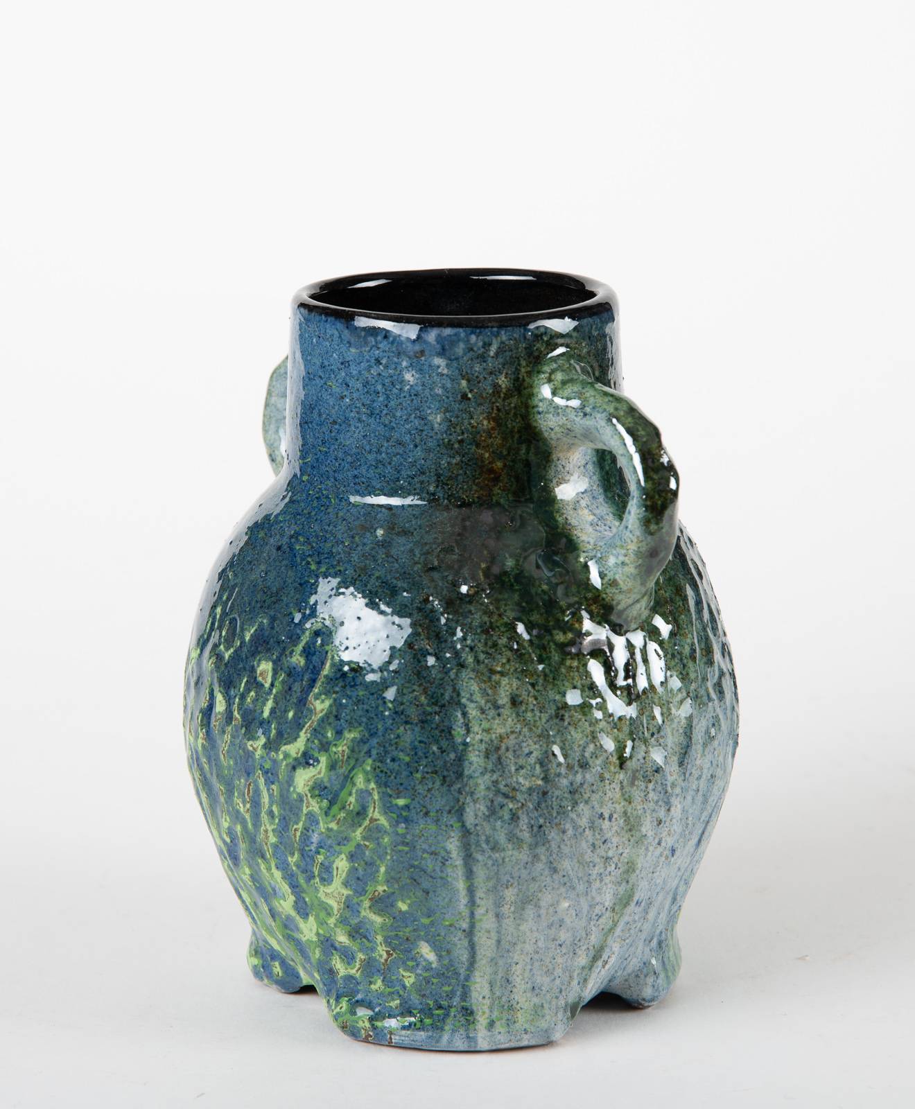 Blågrønn vase med ører (2021) — Geir Tokle