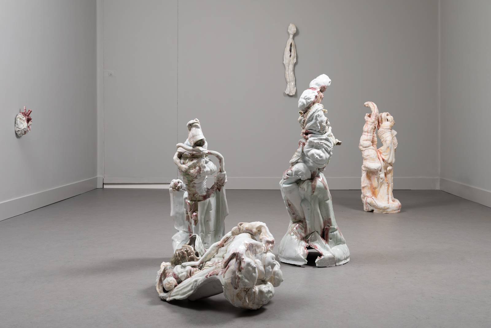 Oppløste figuriner (gruppe) (2019) — Irene Nordli